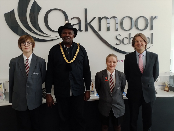 Mayor visits students and Head at Oakmoor School